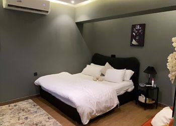استديو هادئ بسرير ماستر