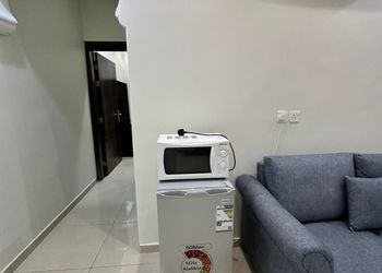شقة بصالة جلوس وغرفة نوم 