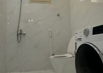 شقة بغرفة معيشة وغرفتين نوم 