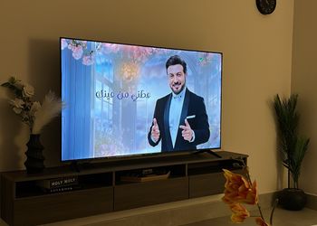 شقة بصالة أنيقة ودخول ذاتي