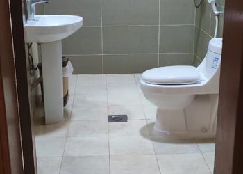 شاليه بألعاب مائية وصالة جلوس