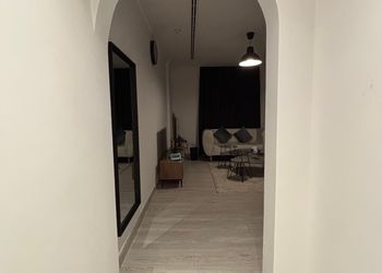 استديو بسرير ماستر وجلسة جانبية 