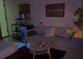 استديو بسرير ماستر وجلسة جانبية