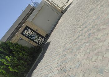 شاليه بمسبح وغرفة نوم للعرسان