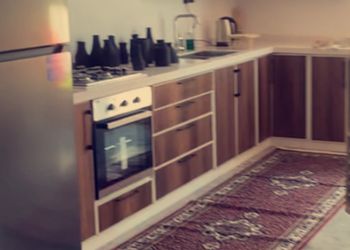 شاليه بمجلسين وألعاب اطفال 