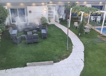 شاليه بمجلس وغرفة نوم وجلسه خارجيه