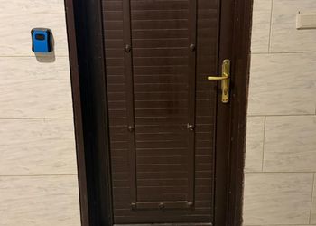 شقة بصالة أنيقة ودخول ذاتي