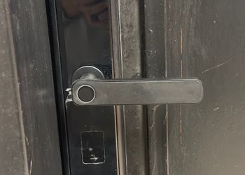 شقة بغرفة معيشة وغرفة نوم 