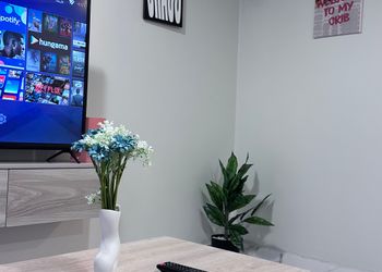 استديو بسرير ماستر وأثاث مريح 