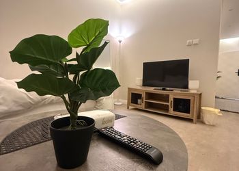 استديو هادئ بدخول ذاتي 