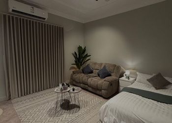 استديو هادئ بأثاث مريح