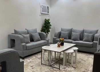 استراحة بجلسه مطله على مسبح 