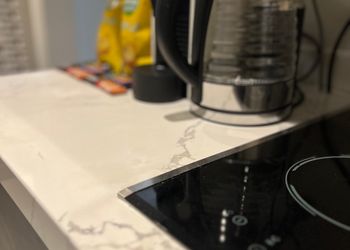 شقة ببلكونة مطلة ودخول ذاتي
