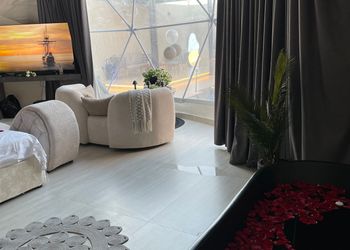 شالية بمجلس مطل على الفناء الخارجي 