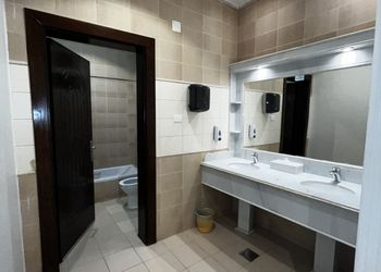 شاليه بألعاب أطفال وجلسة خارجية