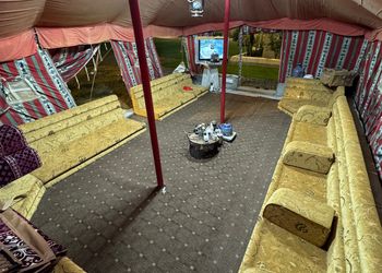 استراحة بمجلس مطل على الفناء الخارجي