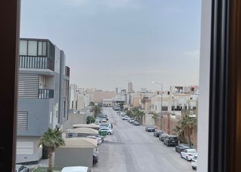استديو بسرير ماستر وجلسة جانبية 