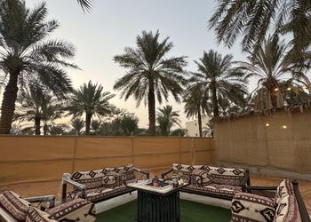 مزرعة بمناظر خلابة وجلسات خارجية 