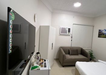 استديو بأثاث مريح وبسيط 