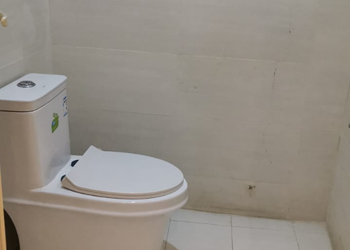 شاليه بألعاب أطفال وجلسة خارجية