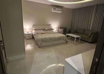 استديو بسرير ماستر وجلسة جانبية 