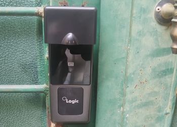 شقة بأربع غرف نوم 