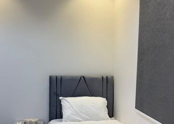 استديو بأثاث مريح وبسيط 