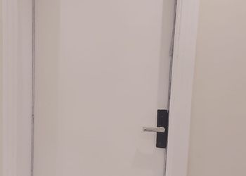 شقة بغرفة معيشة وغرفة نوم 