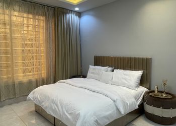 استديو بسرير ماستر وأثاث مريح 