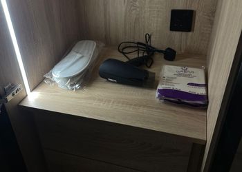 استديو بسرير ماستر وجلسة جانبية 
