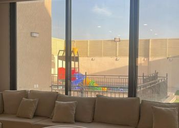 استراحة عائلية بمسبح و جلسة خارجية