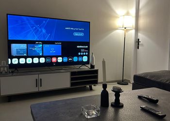 شقة بغرفة معيشة وغرفة نوم 