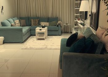 شقة بصالة جلوس ودخول ذاتي 