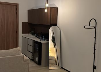 استديو بتصميم مودرن ودخول ذاتي 
