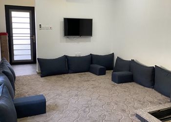 شاليه بمسطح اخضر وصاله و 2 دورة مياة
