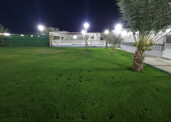 استرحه قسمين بمسبح ومسطحات خضراء