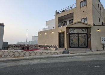 شقة بصالة ومجلس وغرفة نوم