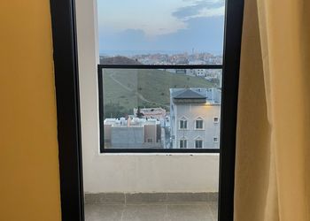 شقة بصالة أنيقة وغرفة نوم 