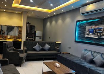 شاليه بجلسة خارجية وألعاب أطفال