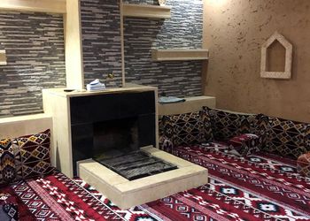 شاليه بمسطح اخضر ومسبح 
