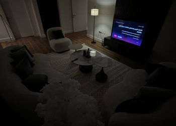 شقة بصالة انيقة وغرفتين نوم