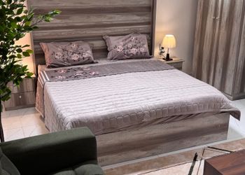 استديو بسرير ماستر وجلسة جانبية 