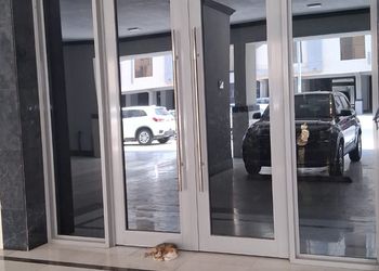 شقة بغرفة معيشة وغرفة نوم 