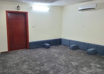 دور أرضي بصالة وغرف نوم 