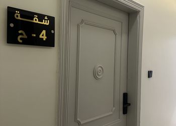 استديو بسرير ماستر وجلسة جانبية