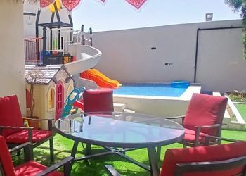 استراحة بمسطح اخضر ومجالس