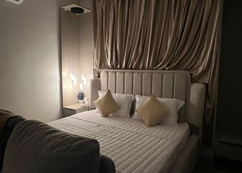 استديو بسرير ماستر وجلسة جانبية