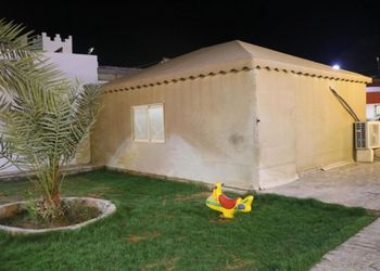 استراحة بمسطح اخضر وألعاب أطفال