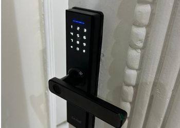 استديو بأثاث مريح وبسيط 