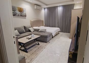 استديو هادئ بسرير ماستر 